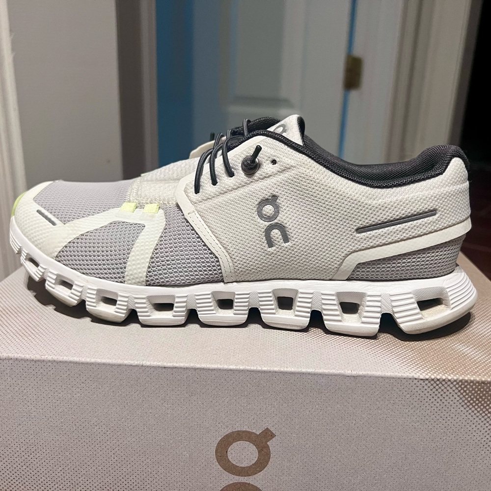 On Cloud sneakers. Size 7 1/2. Good used condition
